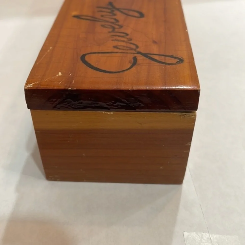 💜VINTAGE CAMEO  Wooden‎ Jewelry Box